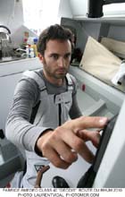 2010_1018_141534AA press