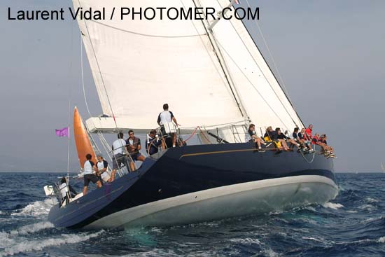 2004_1009_093838AA BLUE DIAMOND FRA 9517