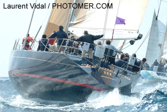 2004_1006_101824AA BOOMERANG III US 33700