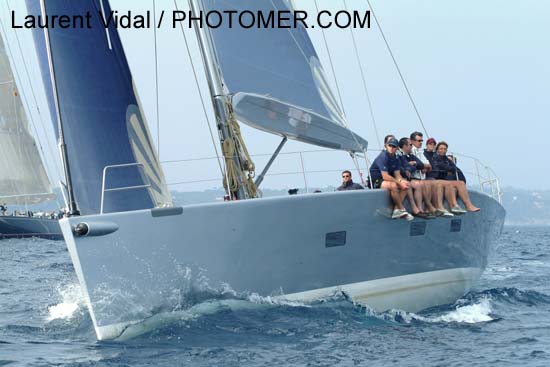 2004_1005_100126AA CHARIS