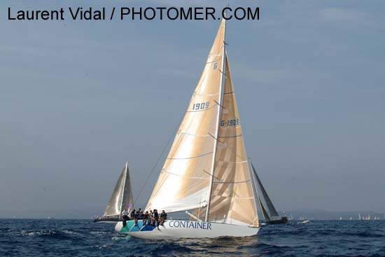 2004_1009_094204AA CONTAINER