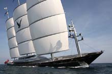 2006_1002_154856AA MALTESE FALCON