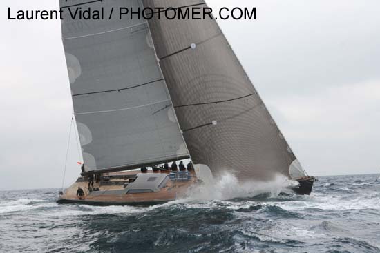 2006_1003_122744AA  J ONE GBR 7077